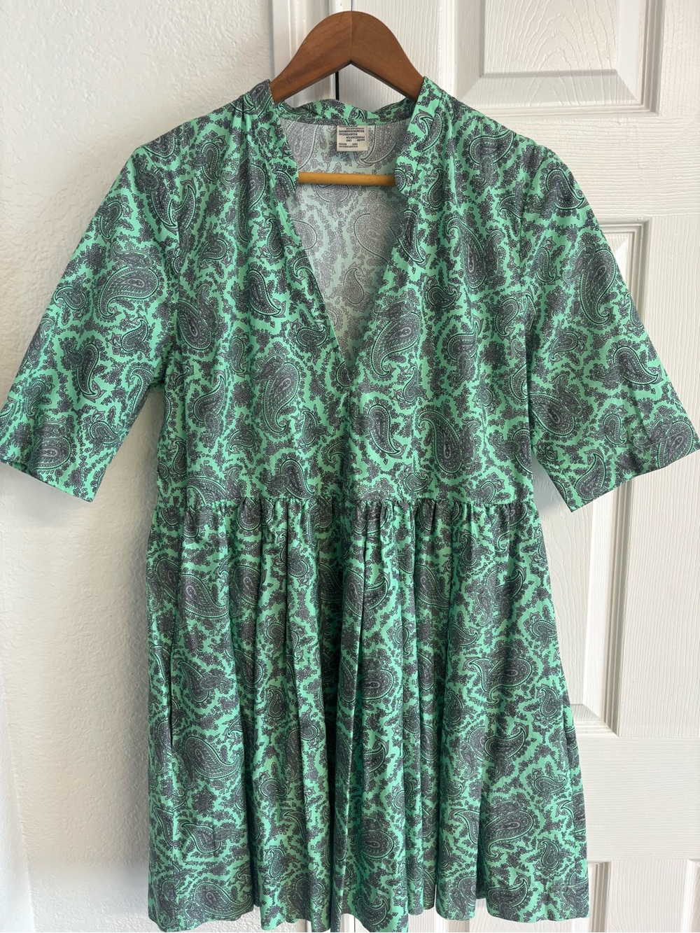 BAUM UND PFERDGARTEN Aubrie Dress in Green Paisley Size 42